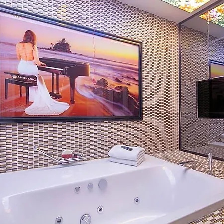 Hotel Grand Millennium